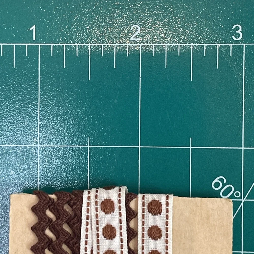 Brown Fabric Trim Edge Detail Rick-rack  130